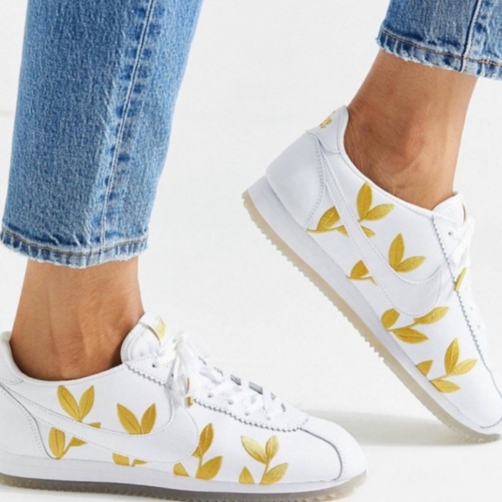 Embroidered Nike gold leaf motif Cortez sneaks 7.5